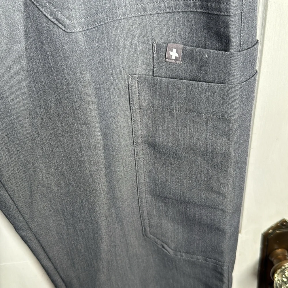 Figs Men’s Cairo Graphite Gray Cargo Scrub Pants M-293 Sz Medium Short